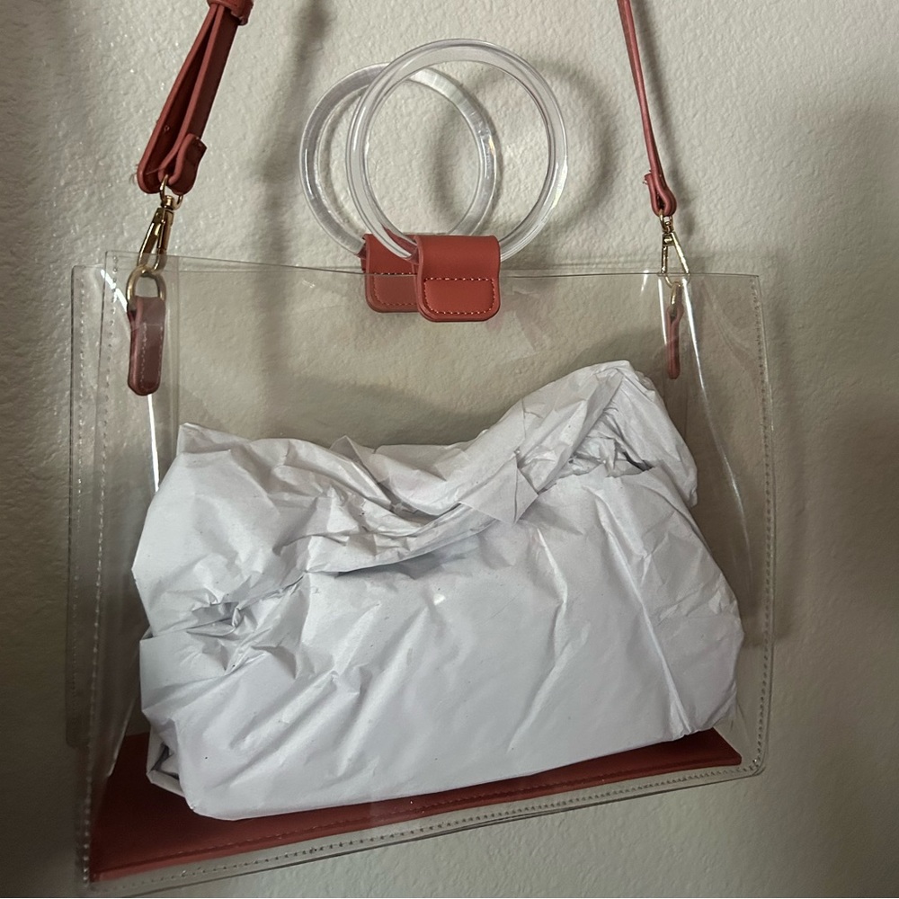 Cute clear purse, w/crossbody option.